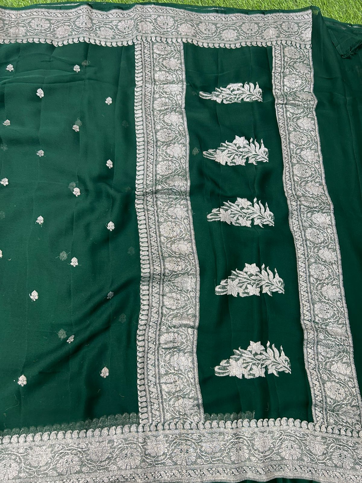 Bottle green benaras pure chiffon saree - Image 3