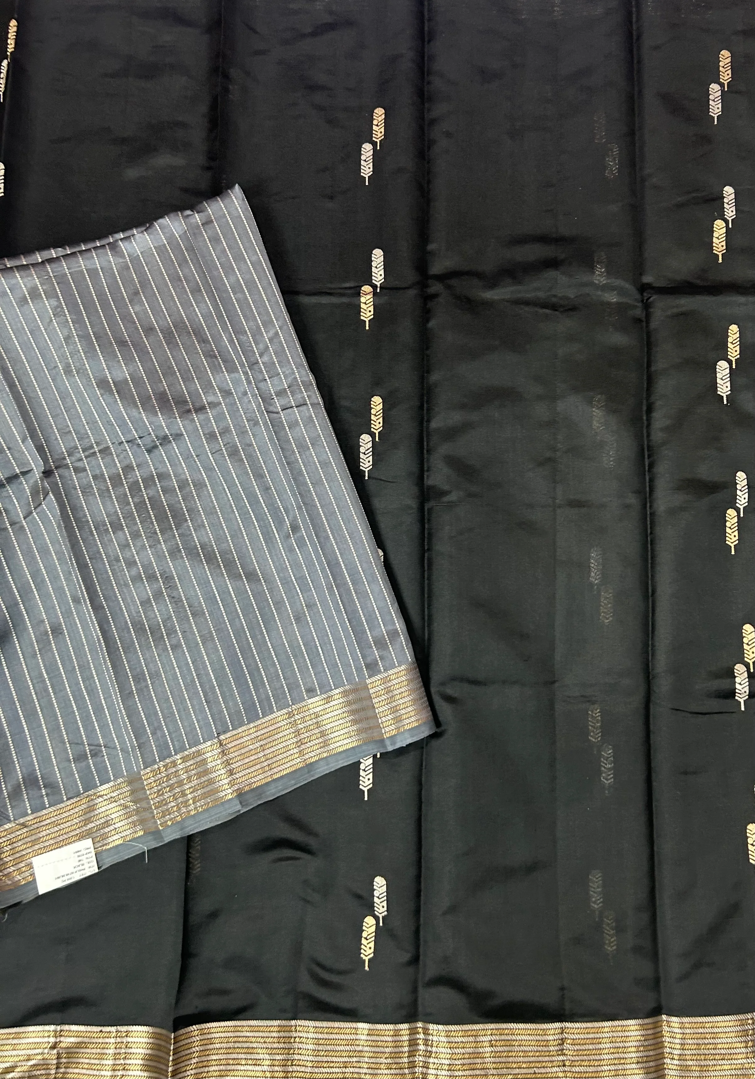 Black lightweight banarasi silk-10 saree - Image 3