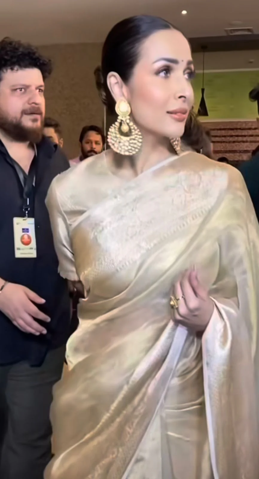 Malaika arora 01 plain pure tissue silk saree - Image 3