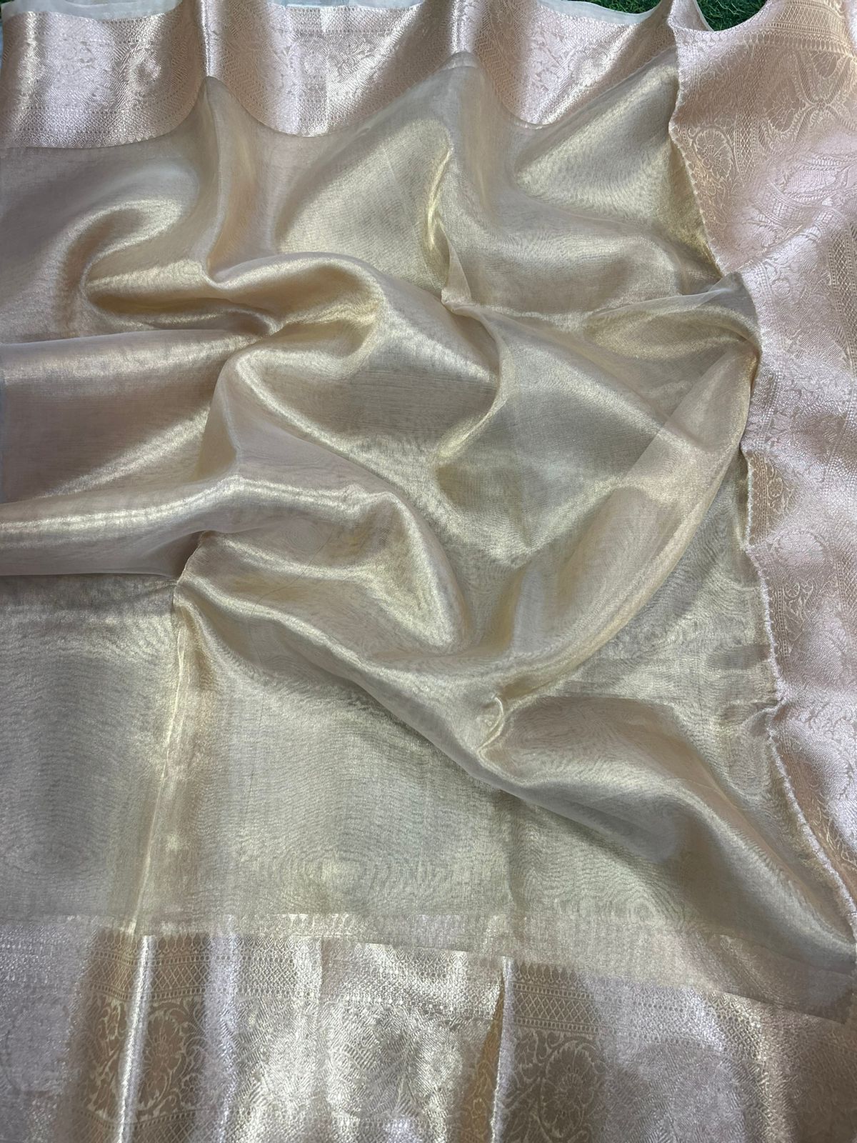 Malaika arora 01 plain pure tissue silk saree - Image 5
