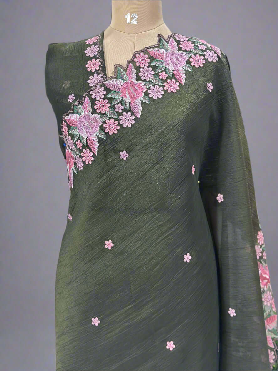 Dark green Elegant Crush Scallop Embroidery Saree – 09 - Image 2