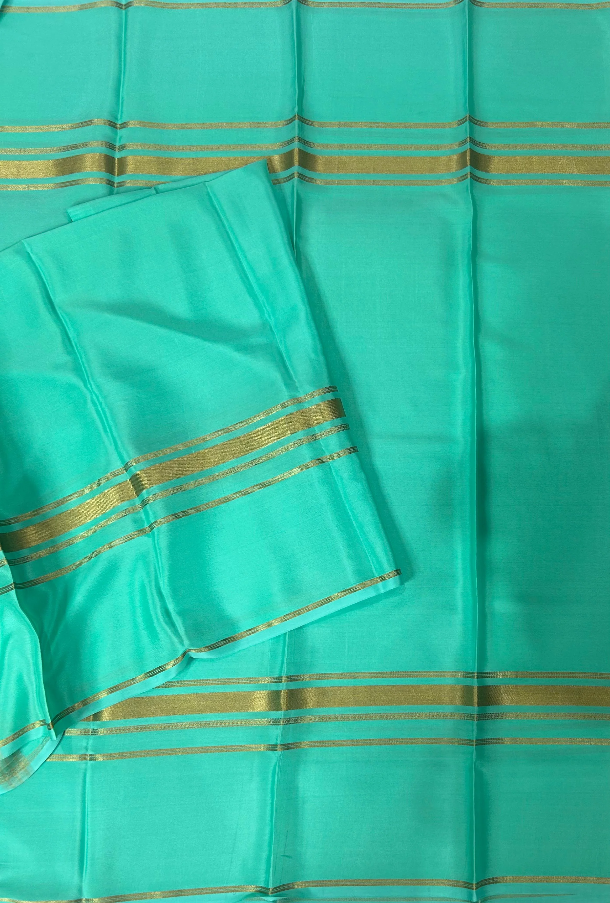 Distemper plain four border pure mysore crepe silk saree - Image 3
