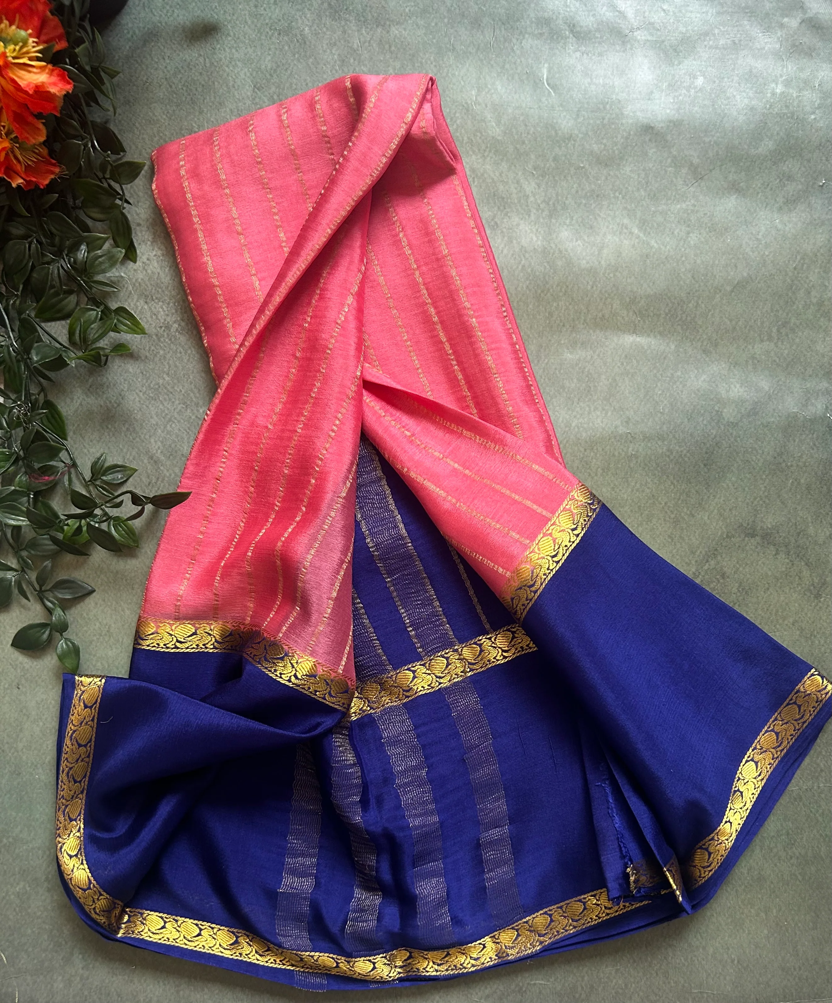Light pink n navy blue pure wrinkle 103 crepe silk saree - Image 2