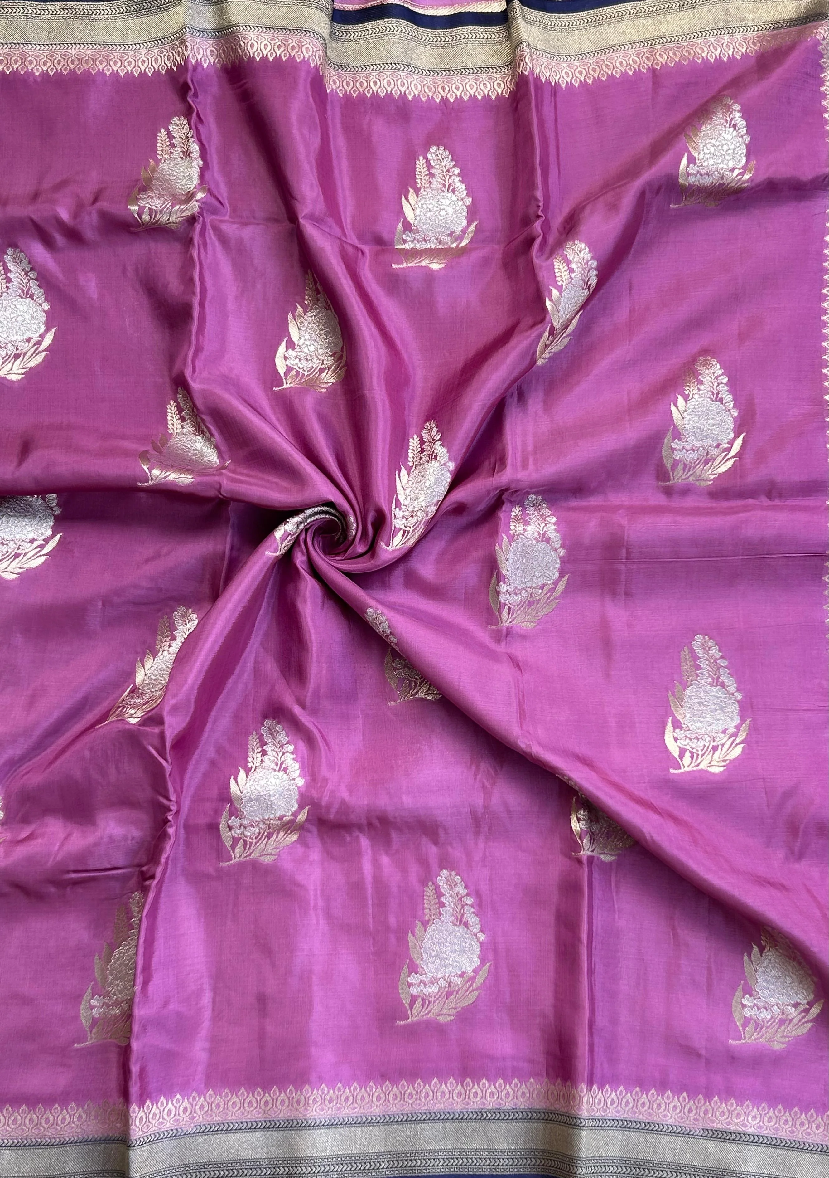 Light purrple small Butta Saree with big Border – Designer Ethnic Wear,dola silk-10 - Image 2