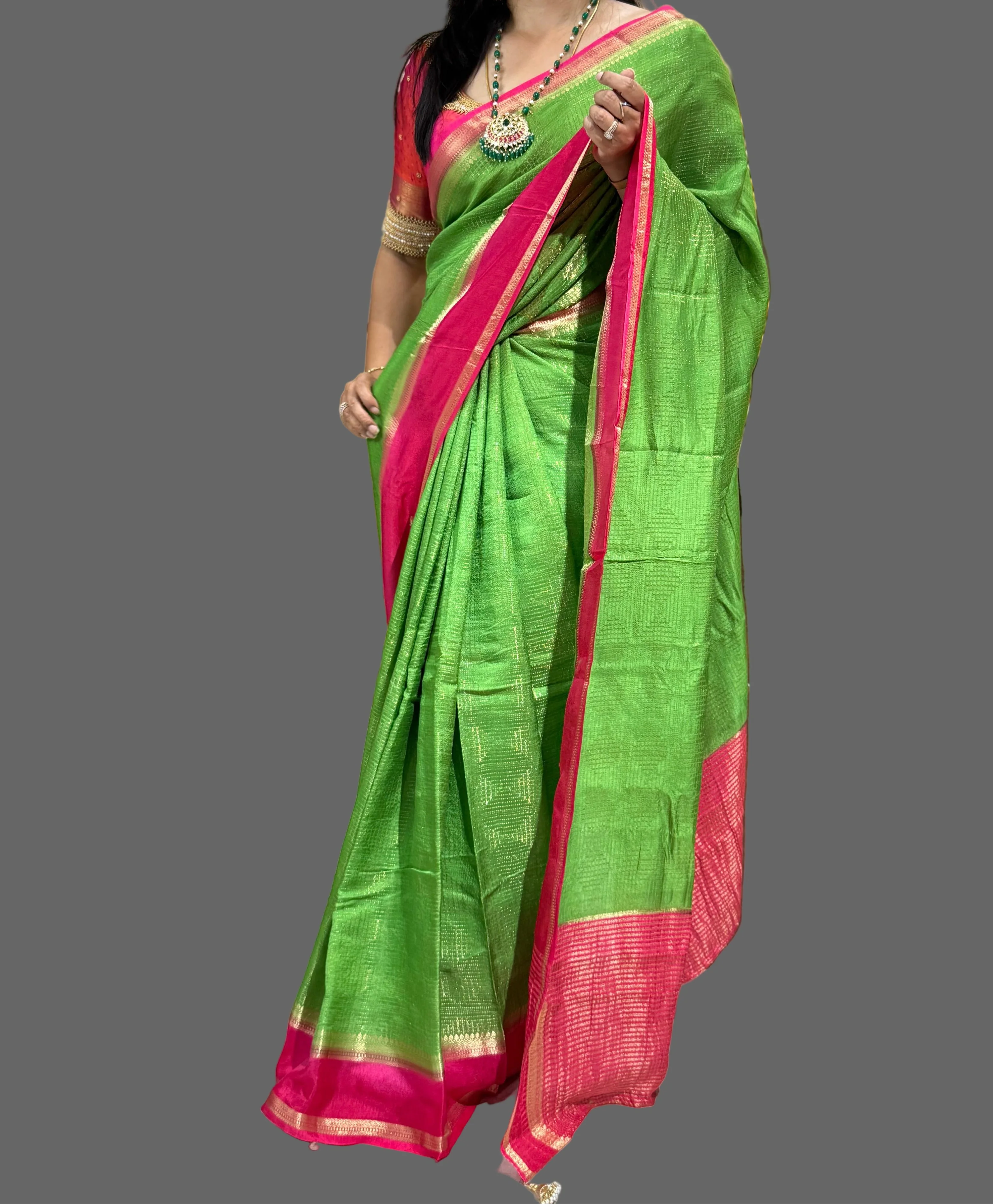 Parrot green n pink dola silk saree - Image 5