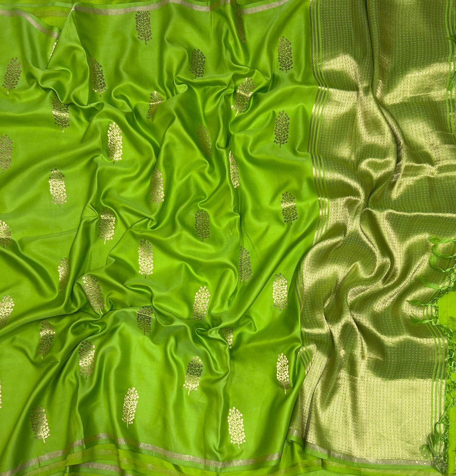 Parrot green small butta pure satin crepe 103 saree - Image 2
