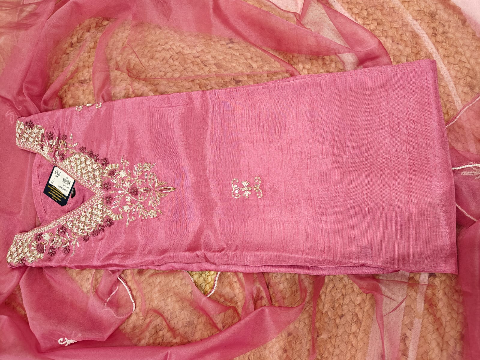 Onion Pink Dola silk pastel Kurtha with Desinger Dupatta - Image 3