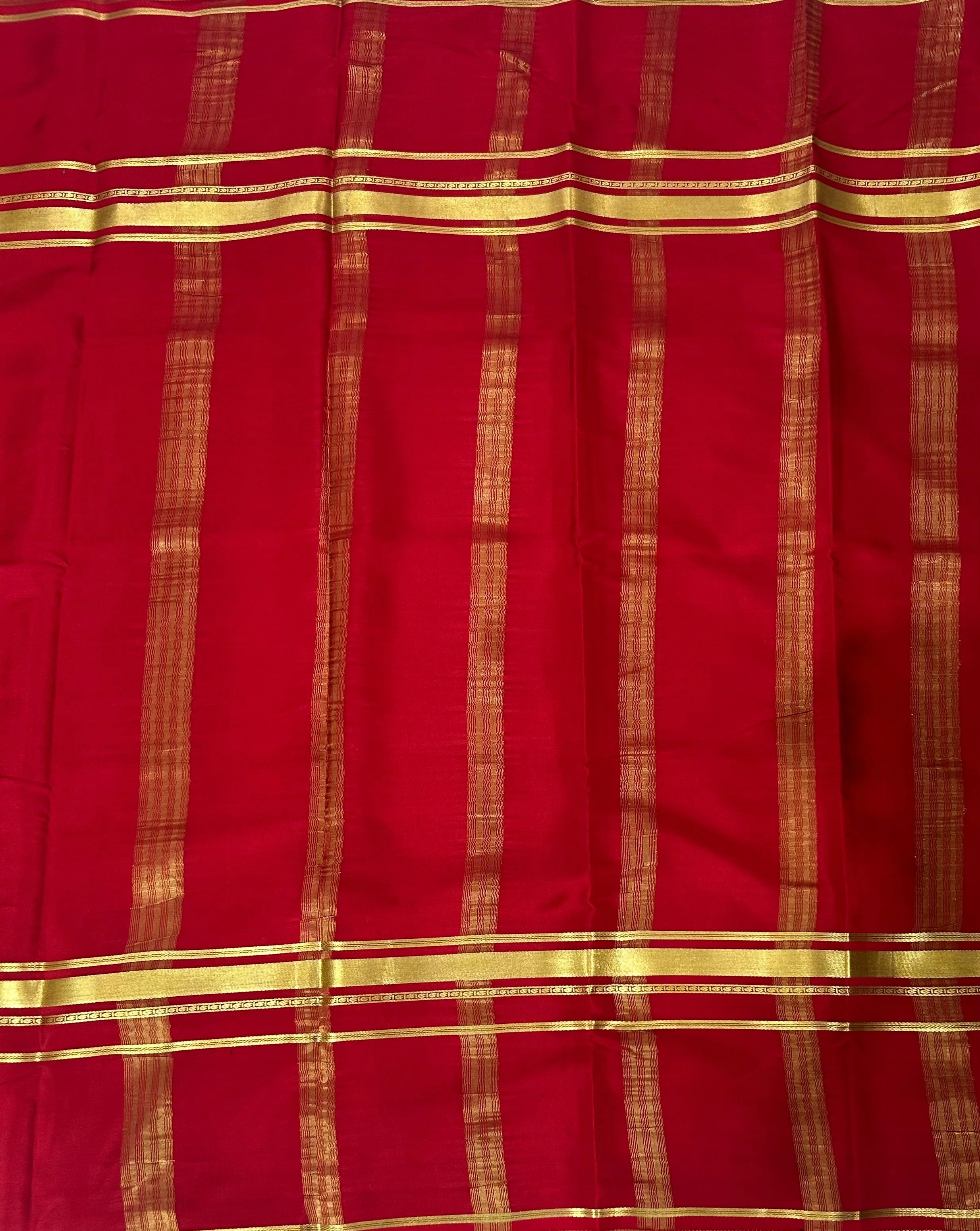 Red plain four border pure mysore crepe silk saree - Image 4