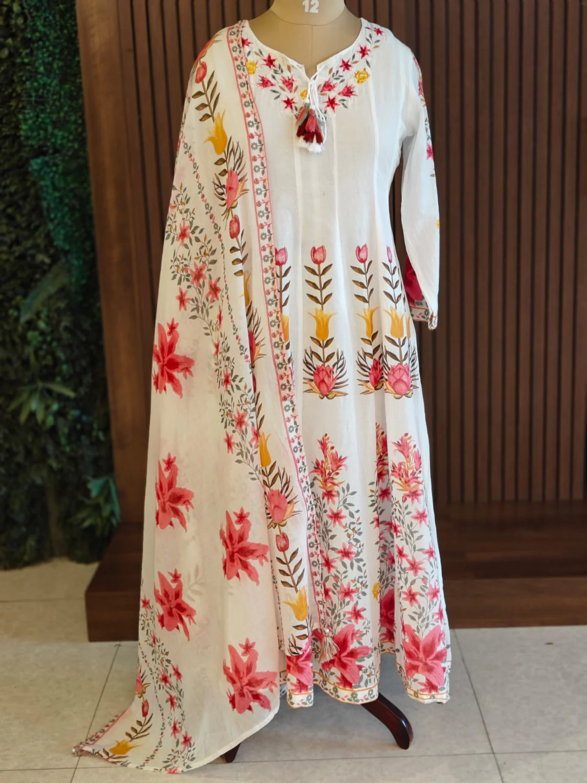 White Cotton Anarkali Hand Painted With Thread Embroidery Kurtha - Image 2